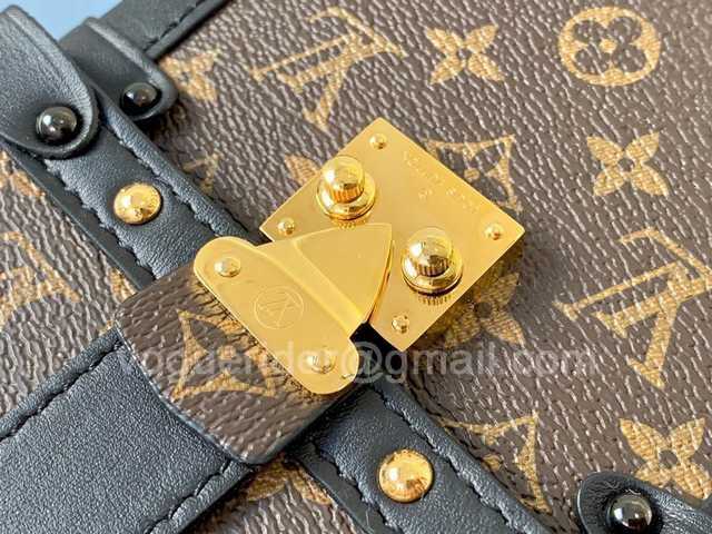 M63913 Trunk Vertical 17