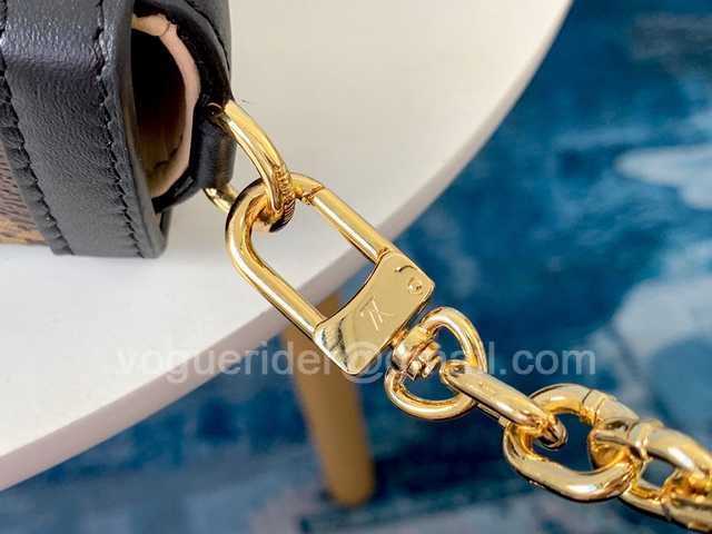 M63913 Trunk Vertical 17