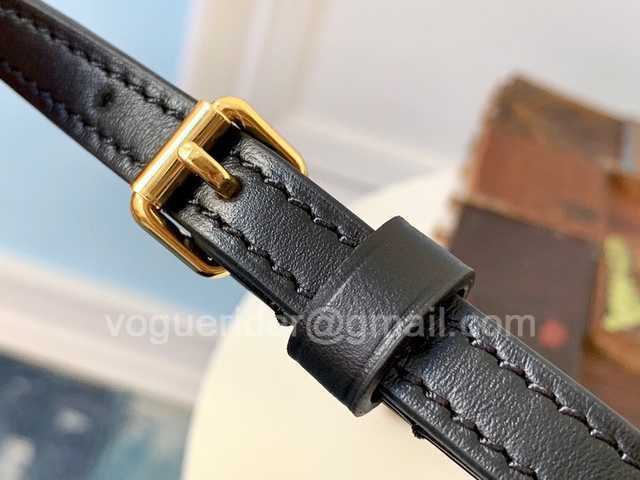 M63913 Trunk Vertical 17