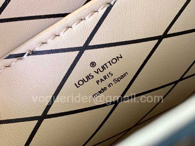 M63913 Trunk Vertical 17