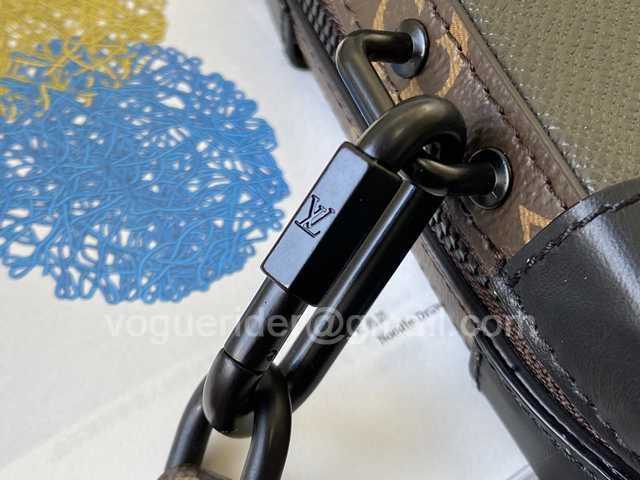 M30697 Soft Trunk 22