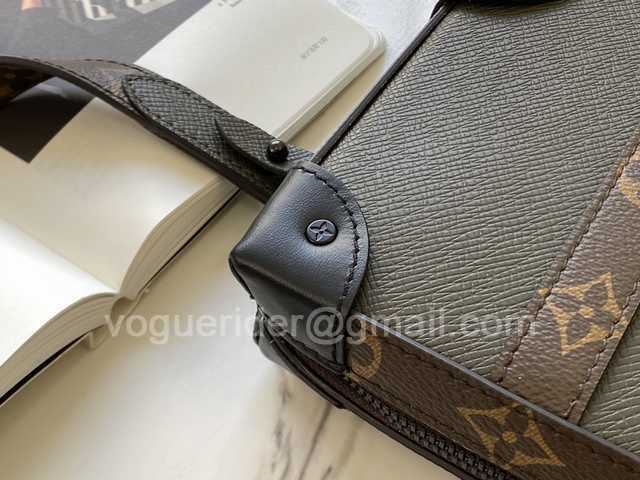 M30697 Soft Trunk 22