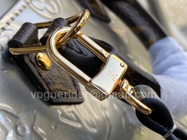 M90564 Petit Sac Plat 17