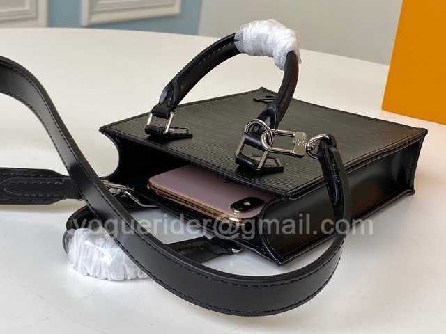 M69441 Petit Sac Plat 17 M69441 Petit Sac Plat 17