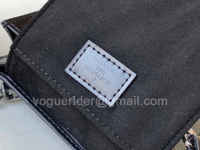 M69441 Petit Sac Plat 17 M69441 Petit Sac Plat 17