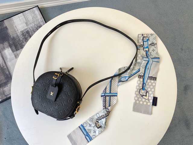 M45167 Boite Chapeau Souple PM 22