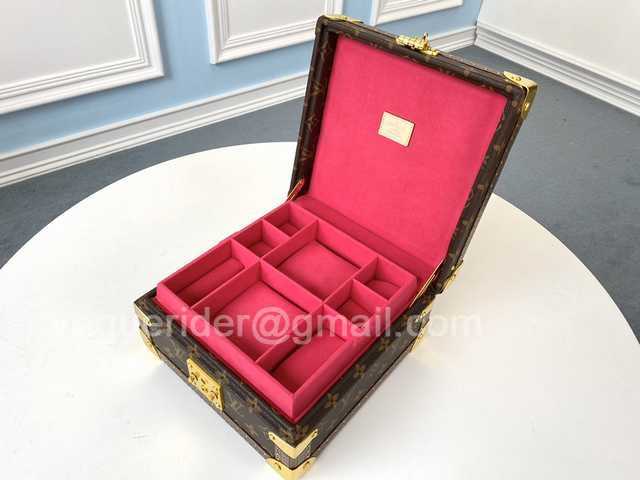 M44185 Jewelry Case 23 Rose