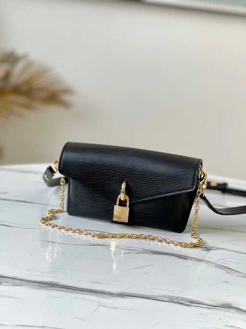 M80682 Padlock on Strap 19