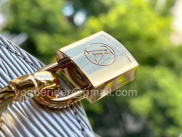 M80819 Padlock on Strap 19