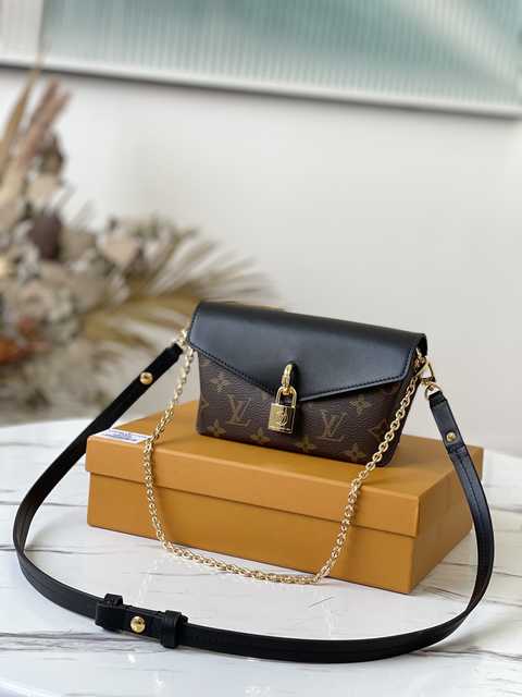 M80559 Padlock on Strap 19