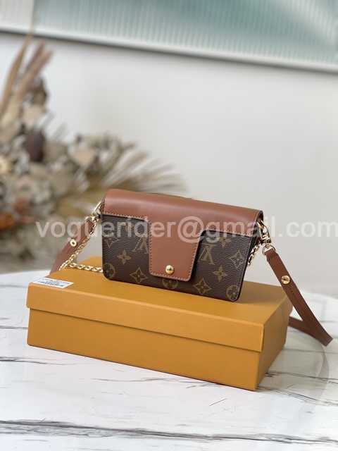 M80763 Padlock on Strap 19