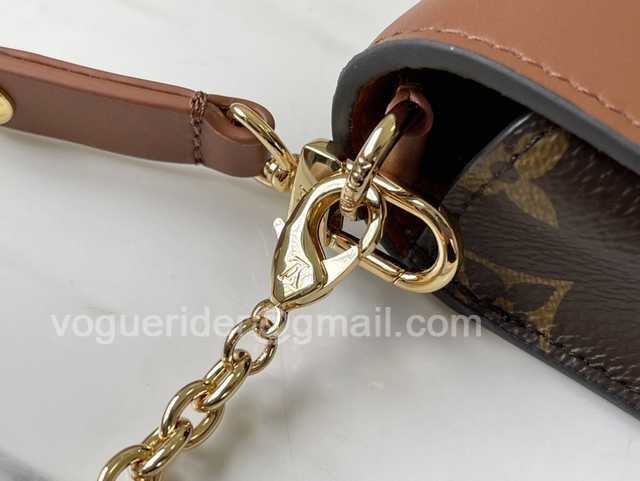 M80763 Padlock on Strap 19