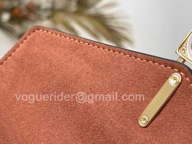 M80763 Padlock on Strap 19