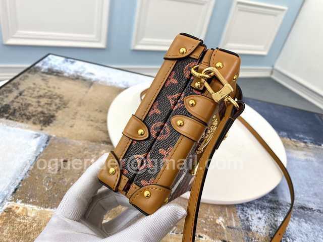 M44407 Petite Malle Box 19