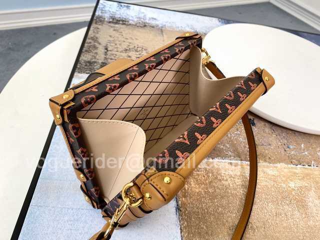 M44407 Petite Malle Box 19