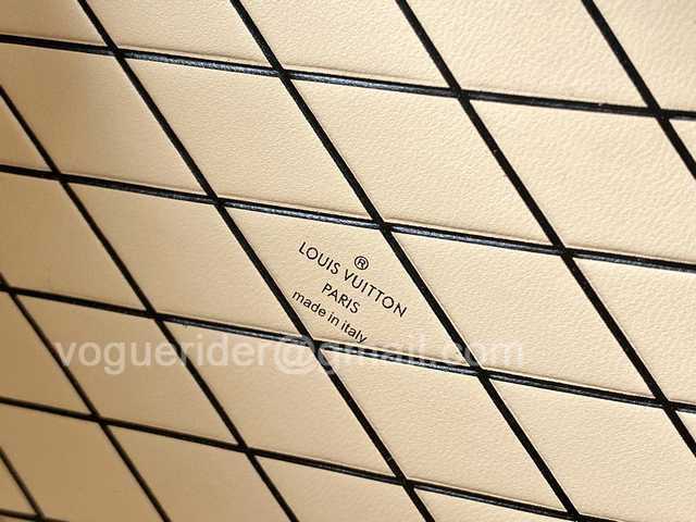 M44407 Petite Malle Box 19