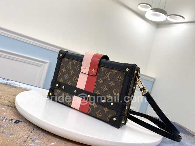 M40273 Petite Malle Box 19 M40273 Petite Malle Box 19