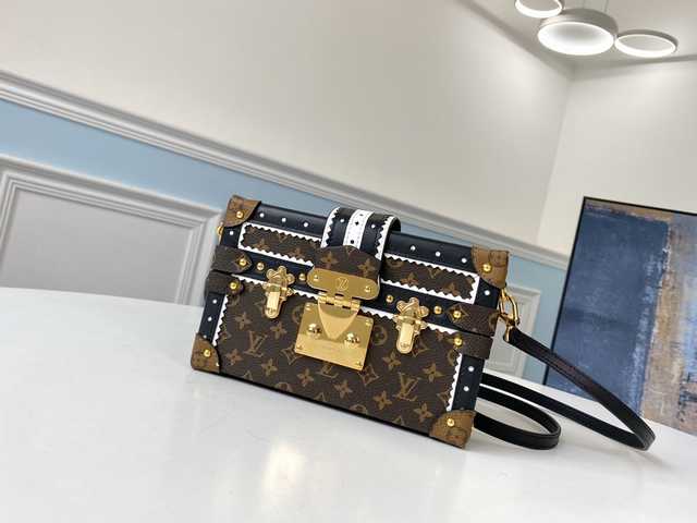 M51600 Petite Malle Box 19