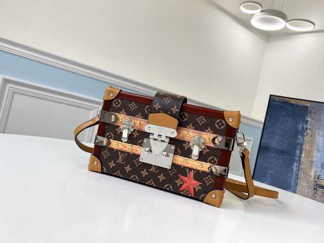 M52737 Petite Malle Box 19
