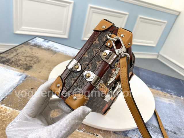 M52737 Petite Malle Box 19