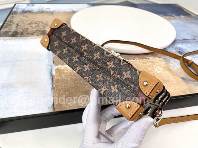 M52737 Petite Malle Box 19