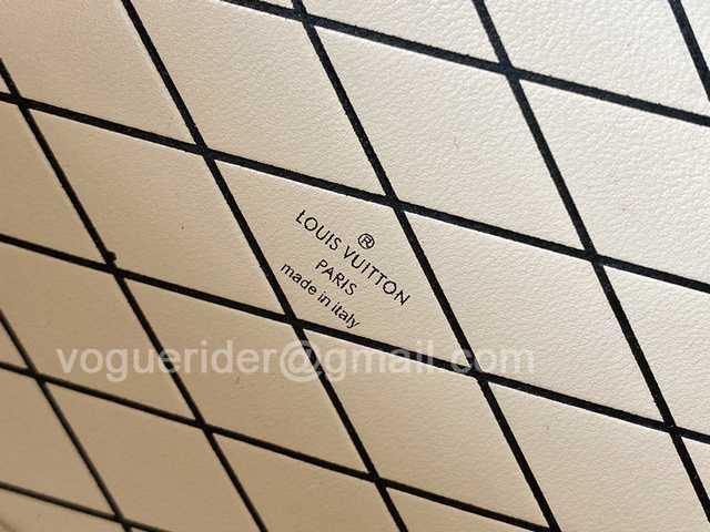 M52737 Petite Malle Box 19