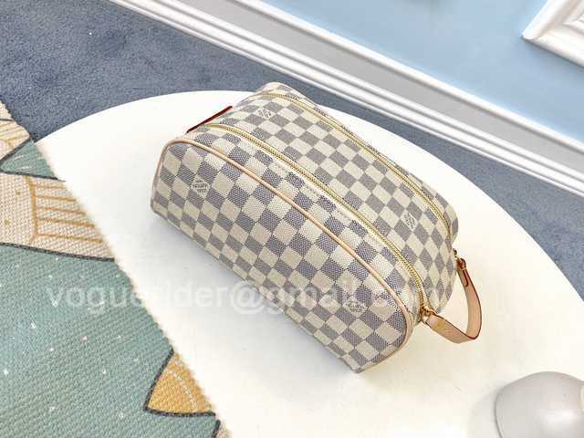 N47527 Toilet Bag 28 N47527 Toilet Bag 28