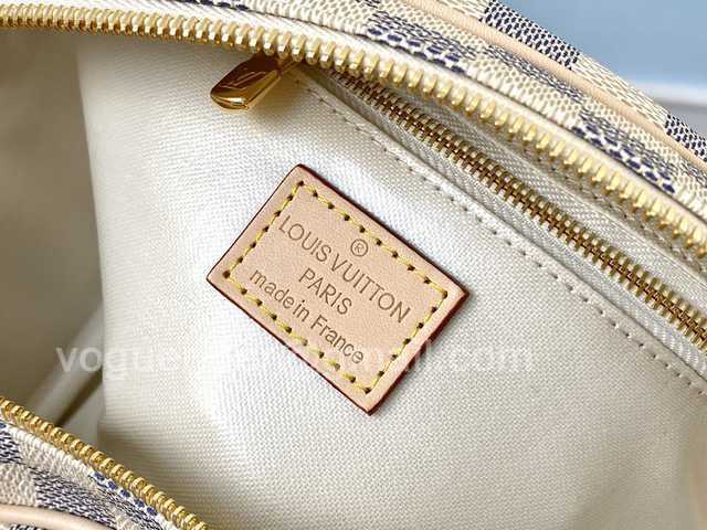 N47527 Toilet Bag 28 N47527 Toilet Bag 28