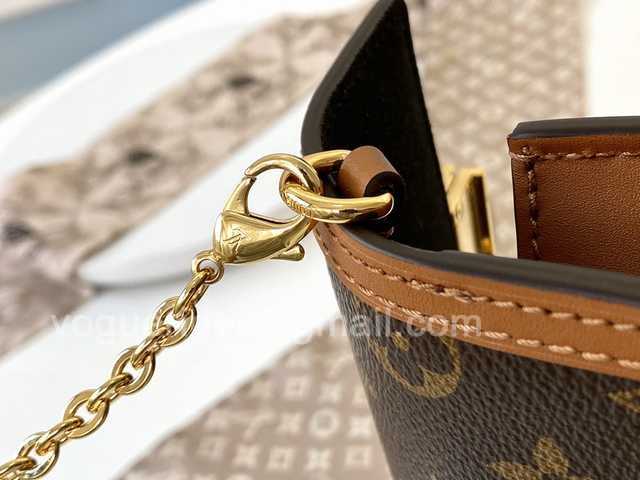 M68746 Dauphine on Chain 19 M68746 Dauphine on Chain 19