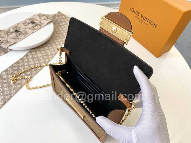 M68746 Dauphine on Chain 19 M68746 Dauphine on Chain 19