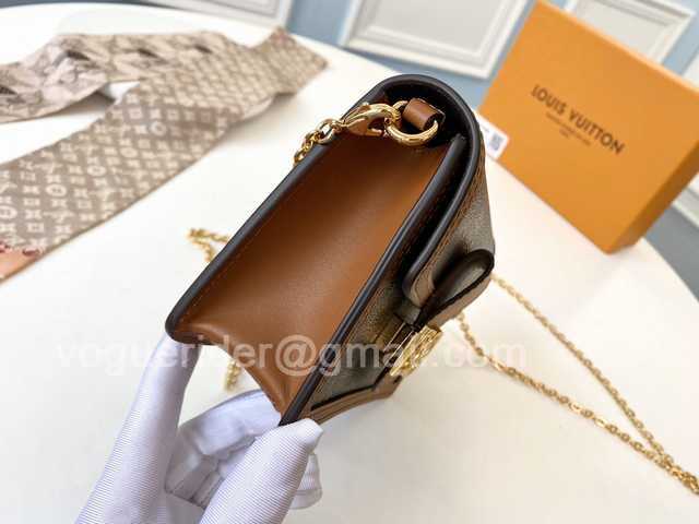 M68746 Dauphine on Chain 19