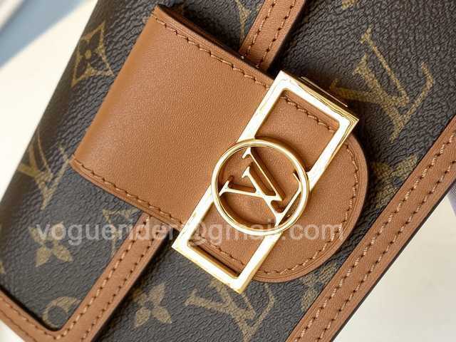 M68746 Dauphine on Chain 19