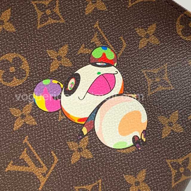 M47542 Toilet Bag 26