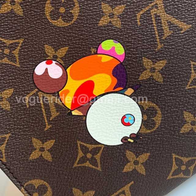 M47542 Toilet Bag 26