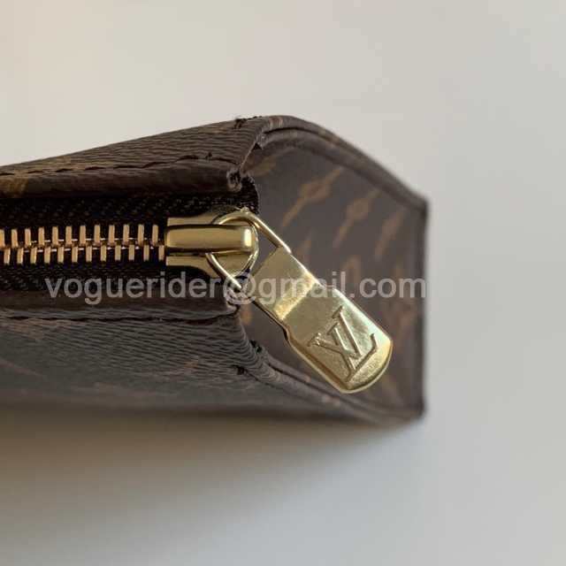 M47542 Toilet Bag 26