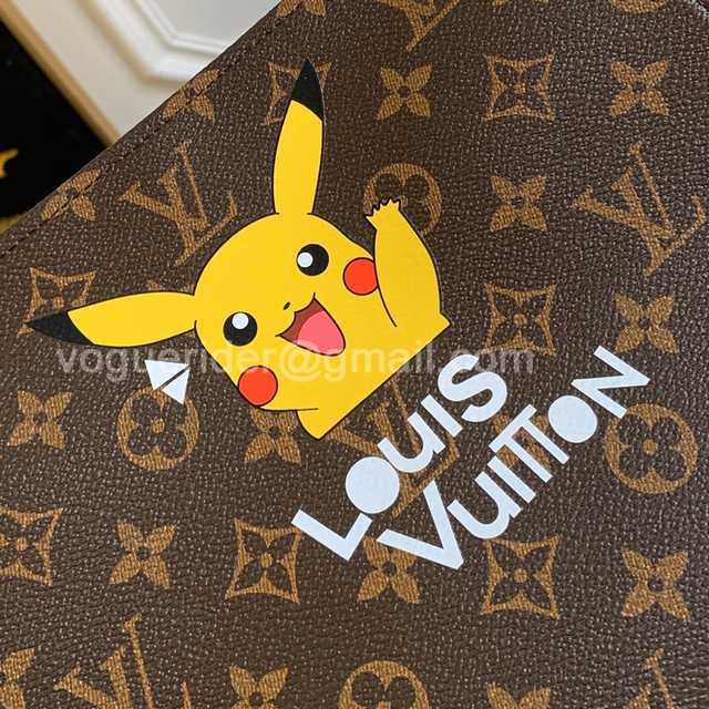 M47542 Toilet Bag 26