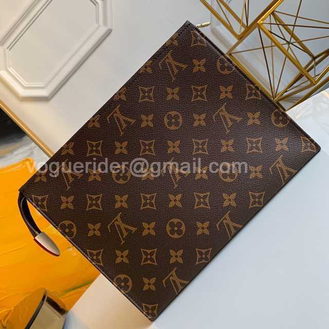 M47542 Toilet Bag 26