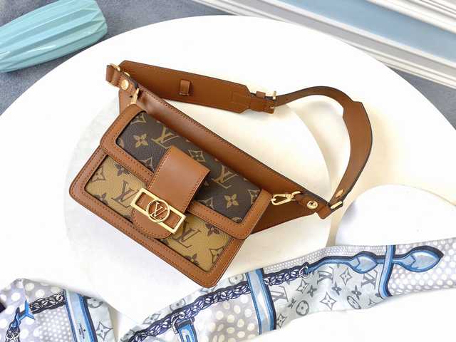 M44586 Dauphine Belt Bag 19