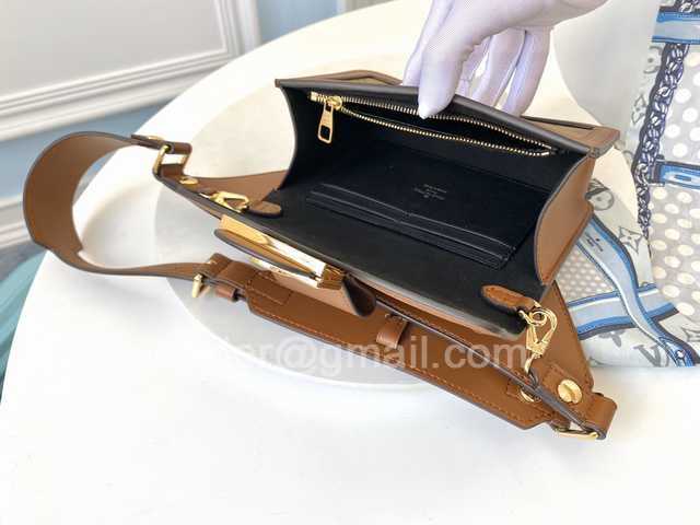 M44586 Dauphine Belt Bag 19