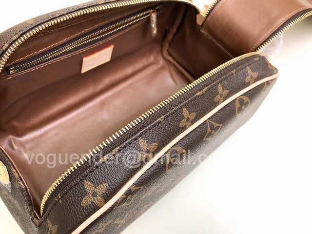 M47528 Toilet Bag 28 M47528 Toilet Bag 28