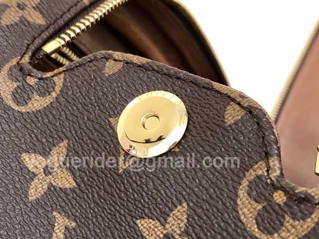 M47528 Toilet Bag 28 M47528 Toilet Bag 28