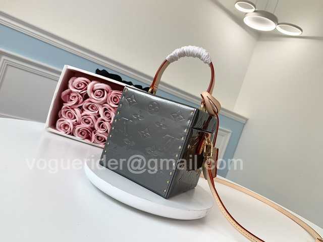 M52466 Bleecker Box 12