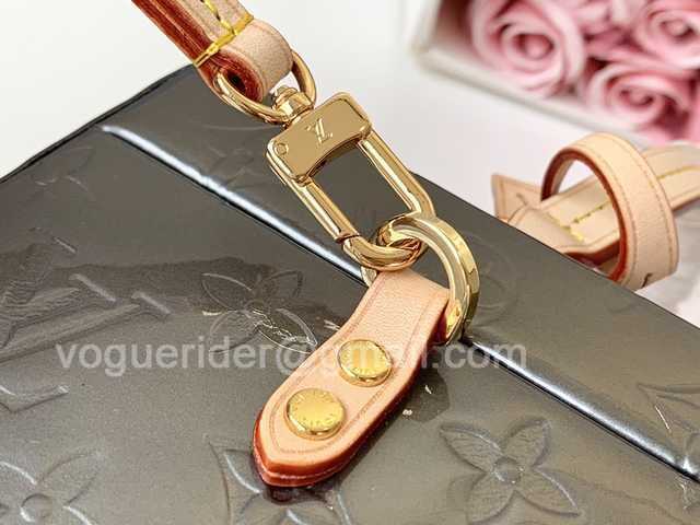 M52466 Bleecker Box 12