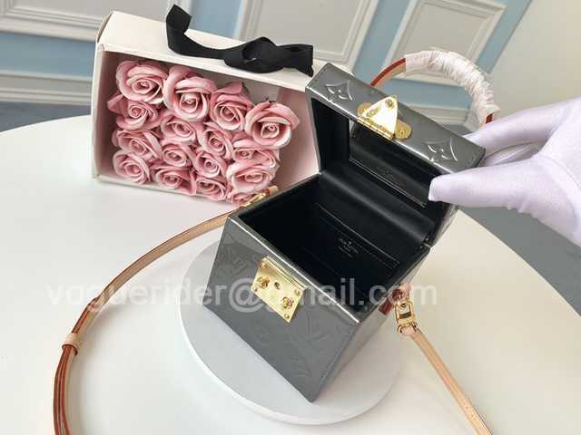 M52466 Bleecker Box 12