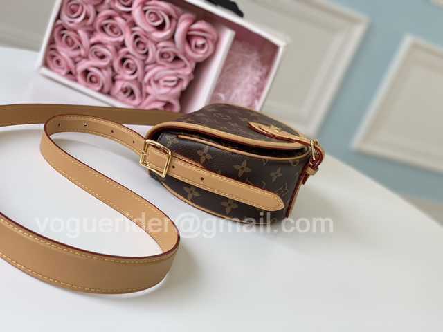M44860 Tambourin 19 M44860 Tambourin 19