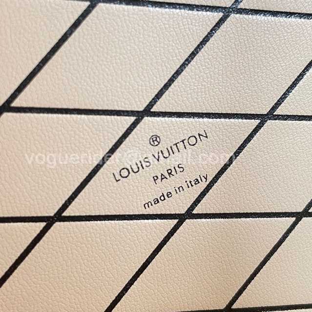 N94243 Petite Malle Box 19