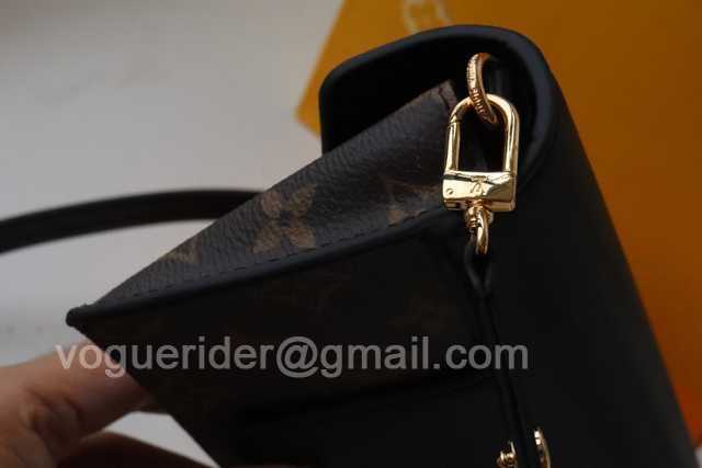 M80763 Padlock on Strap 19