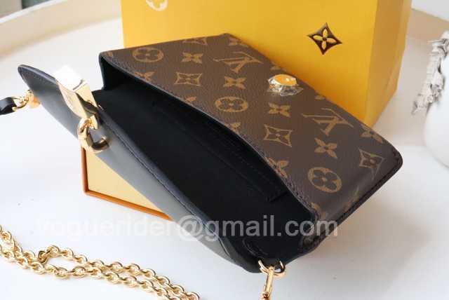 M80763 Padlock on Strap 19