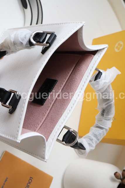 M69441 Petit Sac Plat 17