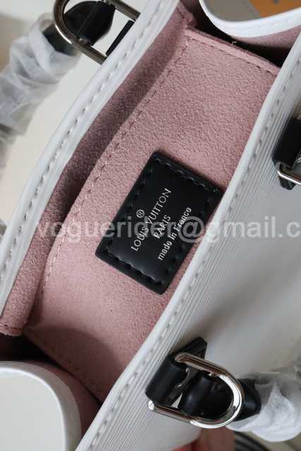 M69441 Petit Sac Plat 17